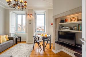 Bright Tailor Made Apartment by the Castle