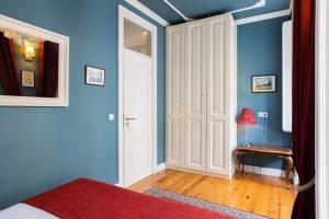 Bright Tailor Made Apartment by the Castle