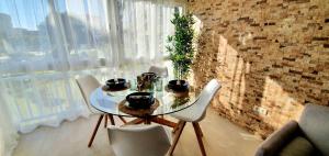 One Palm View 2-BDR - A step from the ocean!