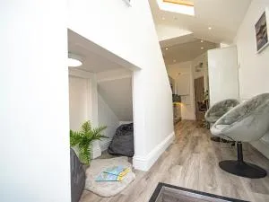 Daniel Chambers - Pool