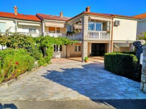 Apartment Lucija 