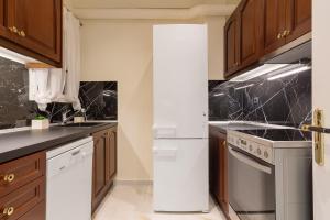 Minimal 2 bedroom apt near the Athens Concert Hall
