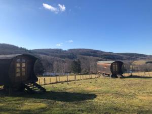 Tentes de luxe Les roulottes de cirque Les Settons : photos des chambres