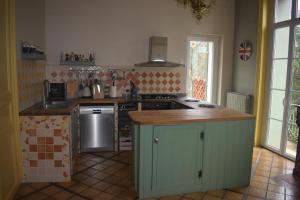 Beautiful large stylish villa centrally located in Pons