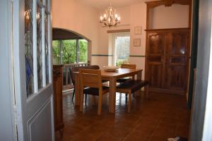 Maisons de vacances Beautiful large stylish villa centrally located in Pons : photos des chambres