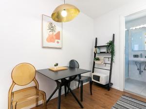 Stylish Studio Apartment by Irundo