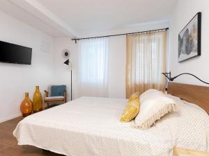 Stylish Studio Apartment by Irundo