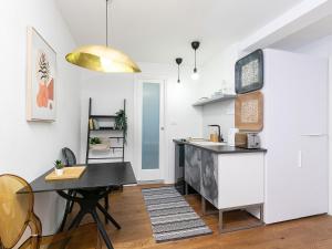 Stylish Studio Apartment by Irundo