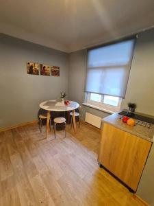 Ritupes12 4 can stay free parking 10 min to city center