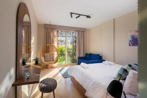 Elegant & Edgy 2 BR w Beach & Pool Mangroovy