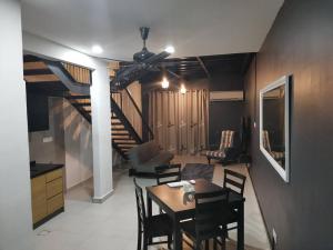 Lakeview Duplex Apartment Free WiFi and Netflix