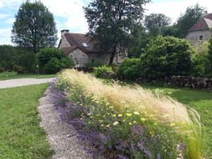 Maisons de vacances Gite Fleurs d'eau, Le Hameau du Quercy, charme, calme, piscine naturelle : photos des chambres