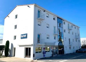 Hotels Kyriad Montpellier Ouest St Jean de Vedas - A709 : photos des chambres