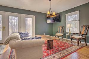 Blue Ridge Retreat with Mountain Views and Deck