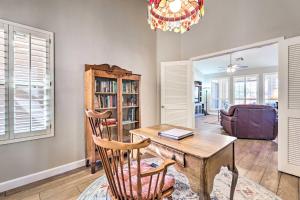 55 and Sun Lakes Casa with Patio and Pool Access - 4hvězdičkové hotely ve městě Sun Lakes