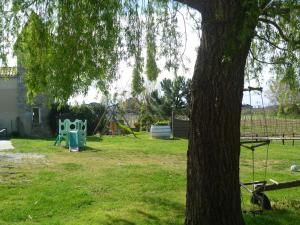 Maisons de vacances Renovated dovecot with pool in the vineyards near Bordeaux : photos des chambres