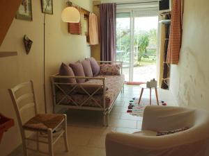 Maisons de vacances Renovated dovecot with pool in the vineyards near Bordeaux : photos des chambres