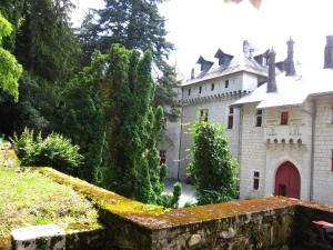 Maisons de vacances Lavish Castle in Serri res en Chautagn with Pool : photos des chambres