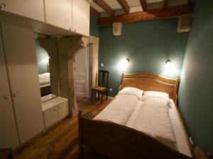 Maisons de vacances Lavish Castle in Serri res en Chautagn with Pool : photos des chambres
