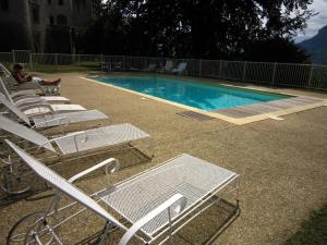 Maisons de vacances Lavish Castle in Serri res en Chautagn with Pool : photos des chambres