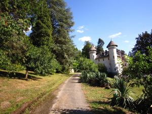 Maisons de vacances Lavish Castle in Serri res en Chautagn with Pool : photos des chambres