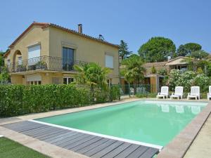 Beautiful Villa in Carcassonne with Shared Pool Jacuzzi