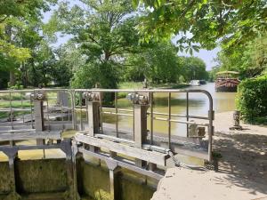 Bateaux-hotels Charming Boat in Villedubert with Terrace : photos des chambres