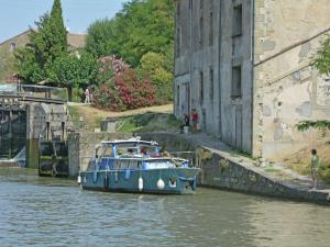 Bateaux-hotels Charming Boat in Villedubert with Terrace : photos des chambres
