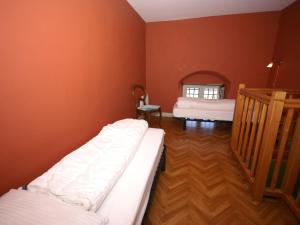 Maisons de vacances Cosy castle with swimming pool : photos des chambres