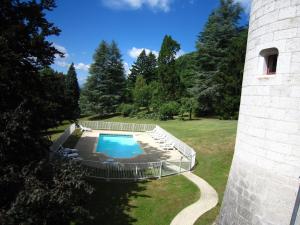 Maisons de vacances Alluring Castle in Serri res en Chautagn with Pool : photos des chambres