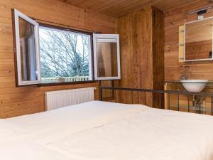Chalet in Manhay for 9 Person