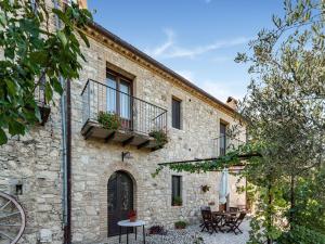 Belvilla by OYO Vibrant Cottage near Lake in Bomba
