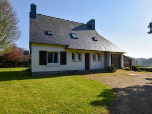 Maisons de vacances Stylish Holiday Home in Morlaix with Private Garden : photos des chambres