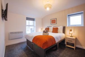 Charles Alexander Short Stay - The Gateway