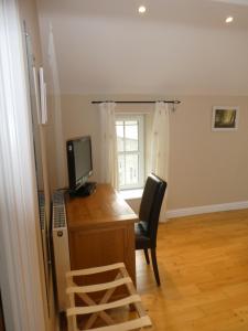 2 Bed Rural cottage between the mountains and Sea in West Wales