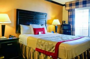 Ramada by Wyndham Ontario Airport & Convention Center