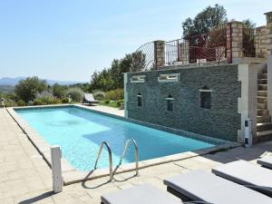 Villas Opulent Villa in Saint Ambroix with Private Pool : photos des chambres