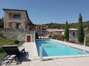 Villas Opulent Villa in Saint Ambroix with Private Pool : photos des chambres