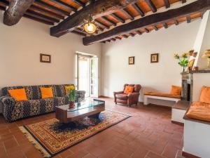 Farmhouse in Bucine with pool