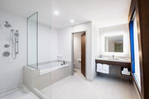 Holiday Inn Express & Suites Saskatoon Centre by IHG