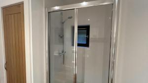 NEW 1BD Contemporary Flat Upper Dunblane
