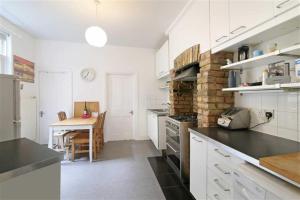 Rustic Garden House in the Heart of East London