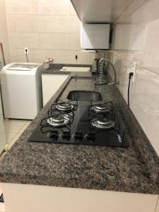 Apt 101 completo, ótima localização.