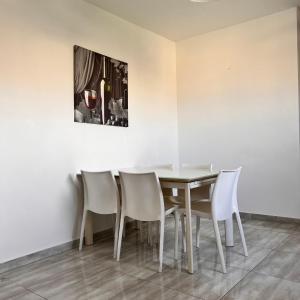F4 Room 1, Private Double room with private bathroom and balcony