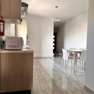 F4 Room 2, Private Room two single beds shared bathroom