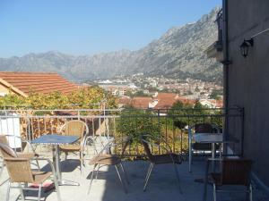 Standard Triple Room with Sea View room in Guest House Sandra