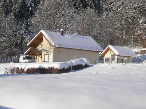 Maisons de vacances Holiday home in Le Haut Du Them a drive from nature reserve : photos des chambres