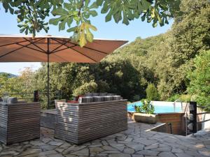 Maisons de vacances Snug holiday home in Duni re Sur Eyrieux with swimming pool : photos des chambres