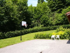 Maisons de vacances Holiday home in Le Haut Du Them a drive from nature reserve : photos des chambres