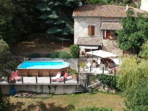 Maisons de vacances Snug holiday home in Duni re Sur Eyrieux with swimming pool : photos des chambres